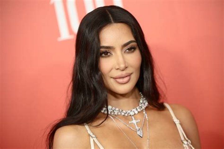 'And pretty face, plastic, it’s givin’ Kardashian': Doja Cat makes a Kardashian reference in new song and the internet is DIVIDED