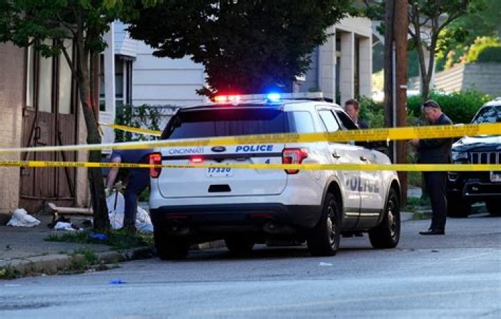 1 died in Cincinnati mass shooting, other 6 are injured