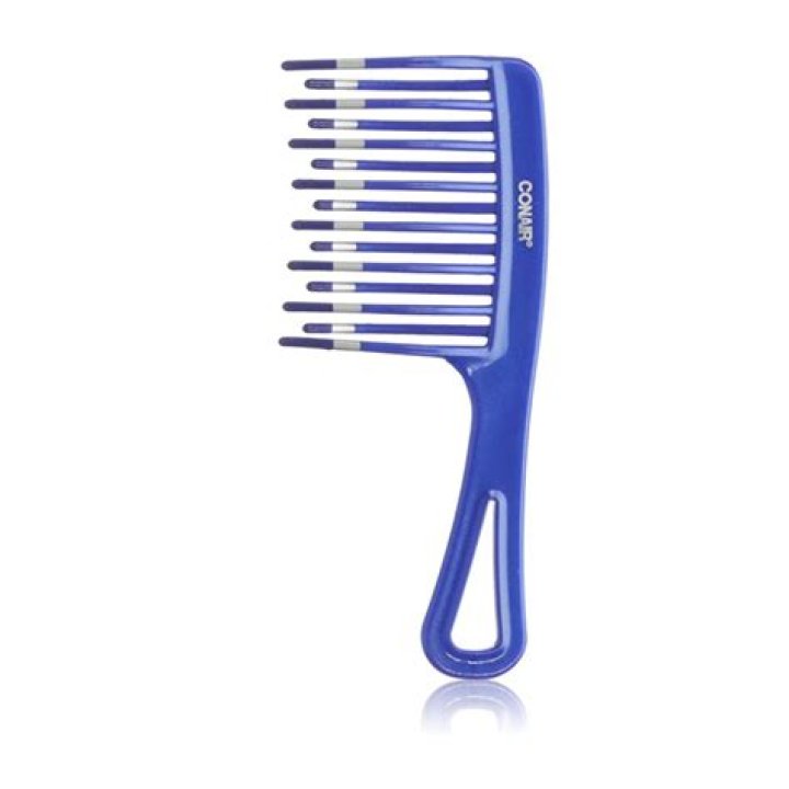 10 Best Combs for Curly Hair to Smoothly Untwine the Locks!