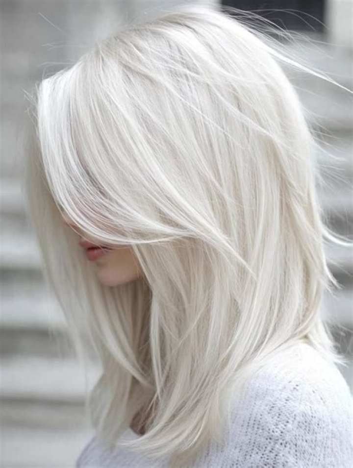 10 Best Platinum Blonde Hair Dyes to Sport a Cool-toned Statement Look