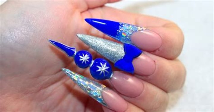 13 Totally Impractical Holiday Nails That Will Make You Wonder How These People Use The Bathroom