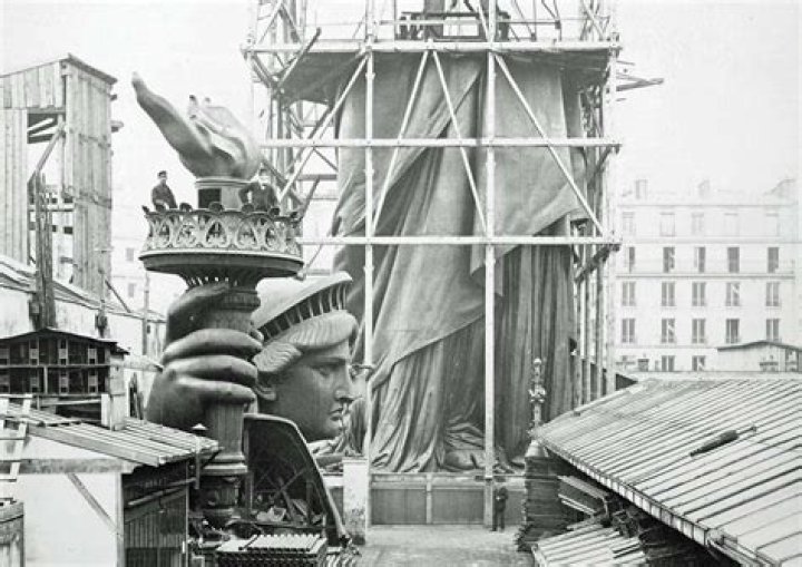 14 Iconic Photos of the Statue of Liberty Under Construction