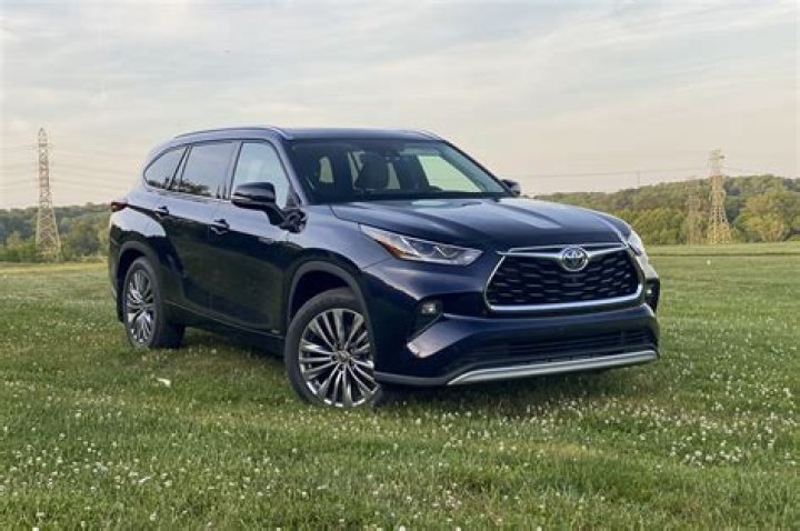 2021 Toyota Highlander Hybrid Review: An Actually Fuel Efficient Midsize SUV