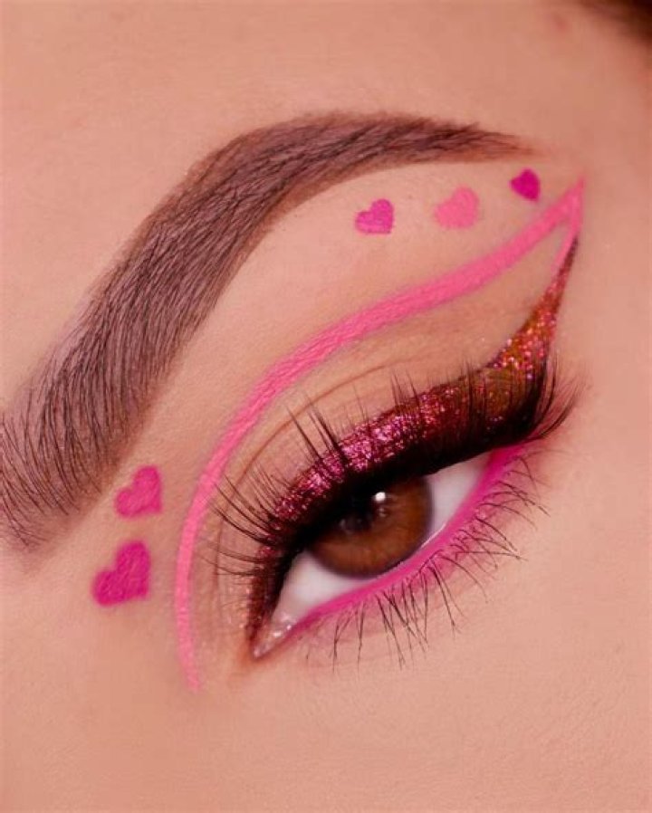 23 Romantic Valentine's Day Makeup Looks For 2023
