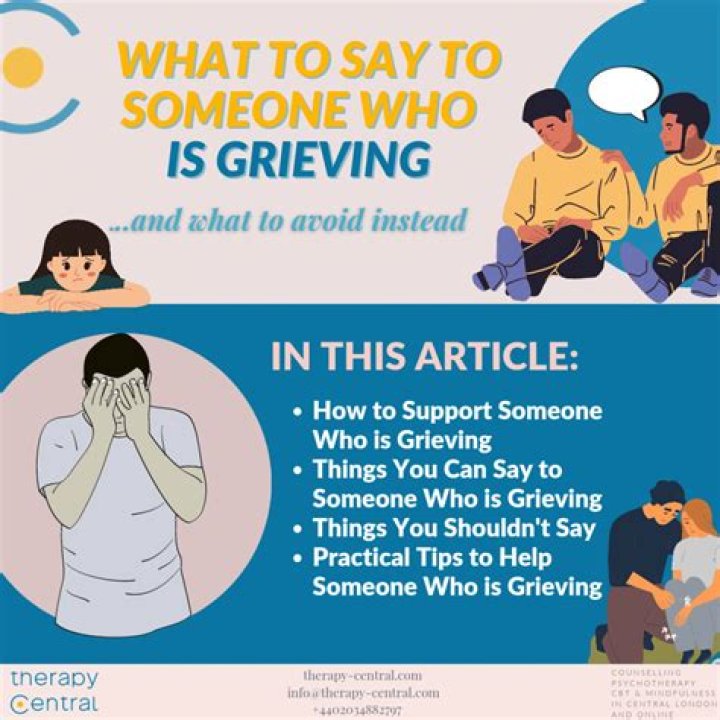 25 Texts To Send Someone Who’s Grieving, According To Therapists