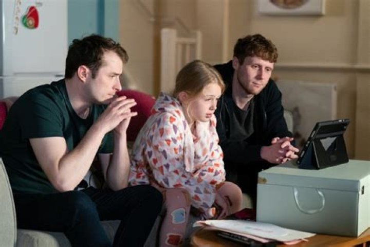 4 EastEnders spoilers next week: Linda is suspicious and Suki plots