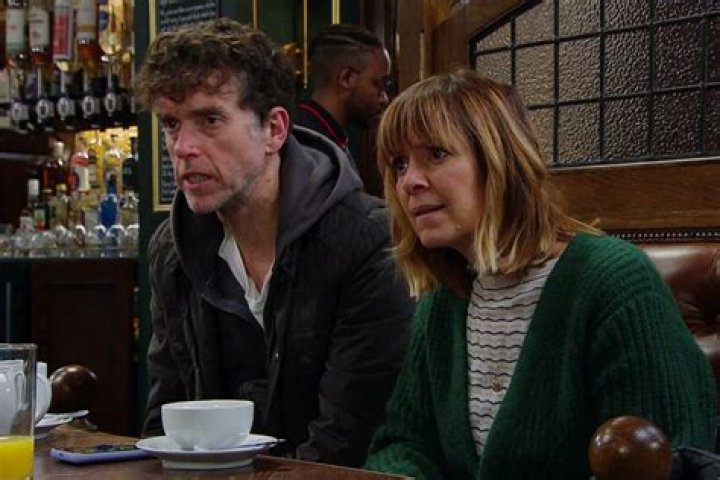 4 Emmerdale spoilers: Rhona Goskirk goes on the run with baby Ivy