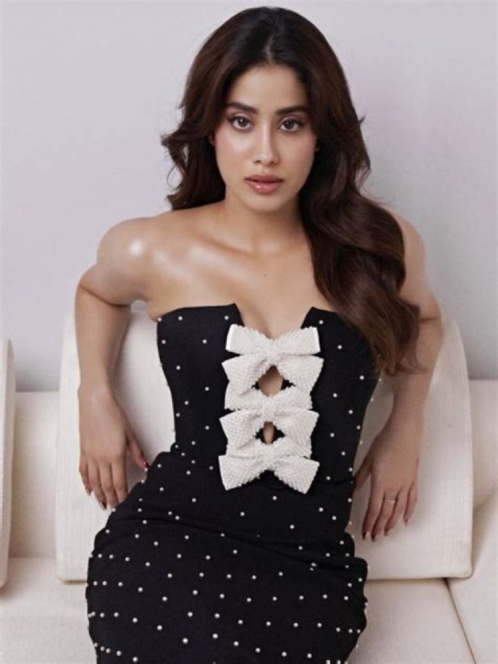4 Janhvi Kapoor-approved retro hairstyles that you can recreate at home this summer