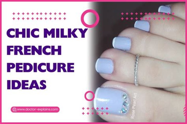 5 Chic French Pedicure Ideas That Are So '90s