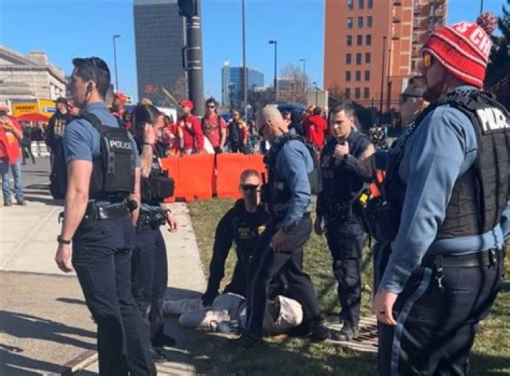 5 injured included three teens in shooting near United Center, Chicago police says