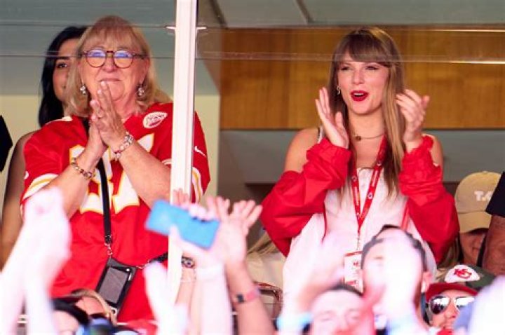 5 Times Taylor Swift Has Proven She’s A True Football Fan