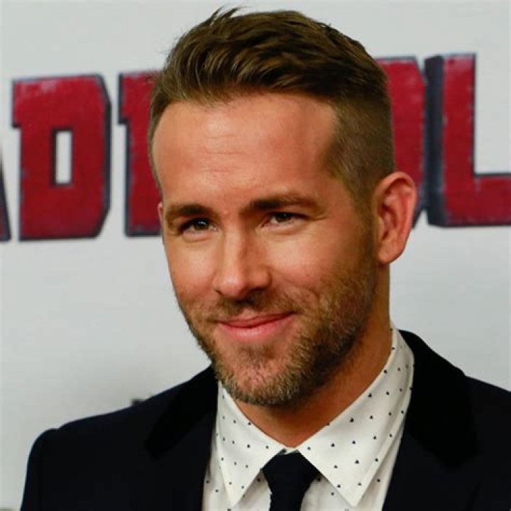 55 Alluring Ryan Reynolds Hairstyles: Style Inspiration for Men