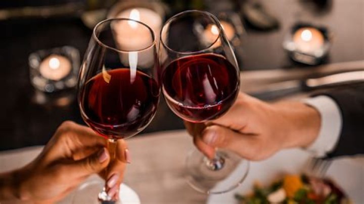 7 Healthy Reasons You Should Drink Wine After Dinner| First For Women