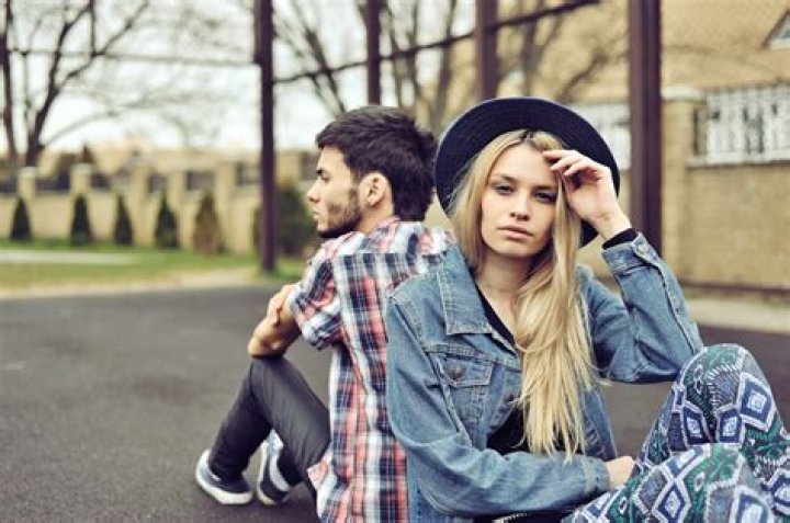 7 Ways To Stop Dating Emotionally Unavailable People