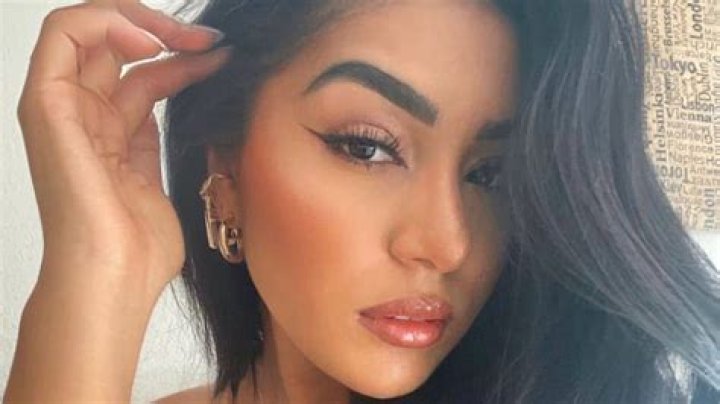 90 Day Fiance: Thais Ramone shows off her new car in green mini skirt and crop top