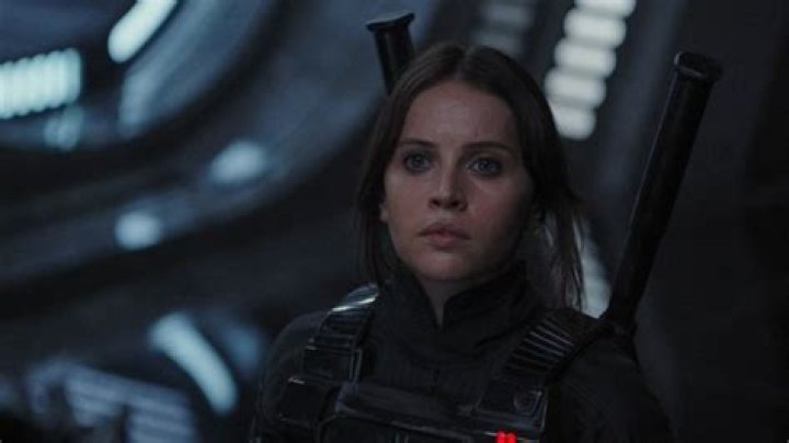 A DIY Jyn Erso In 'Rogue One' Costume For The Last-Minute Rebel