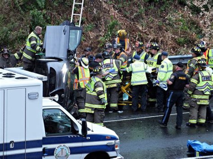 A man pronounced dead in a car crash on Route 208 Fair Lawn NJ on Thanksgiving night