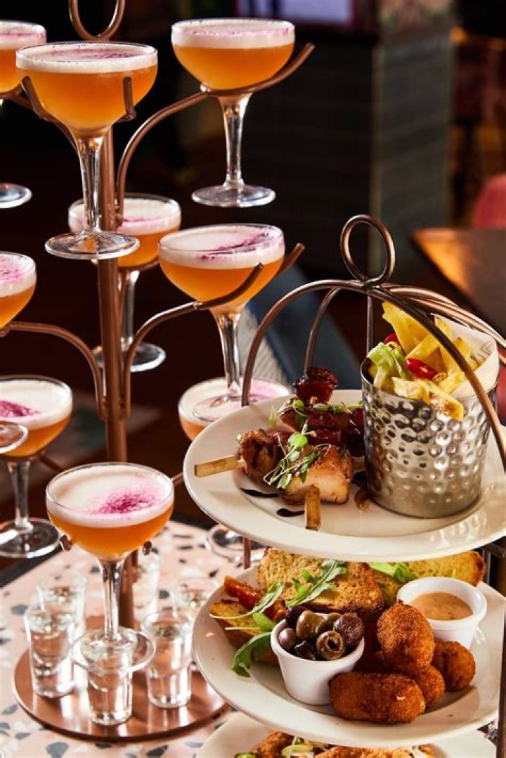 A pink gin TREE is said to be launching at Slug and Lettuce... and it looks perfect for a girly night out