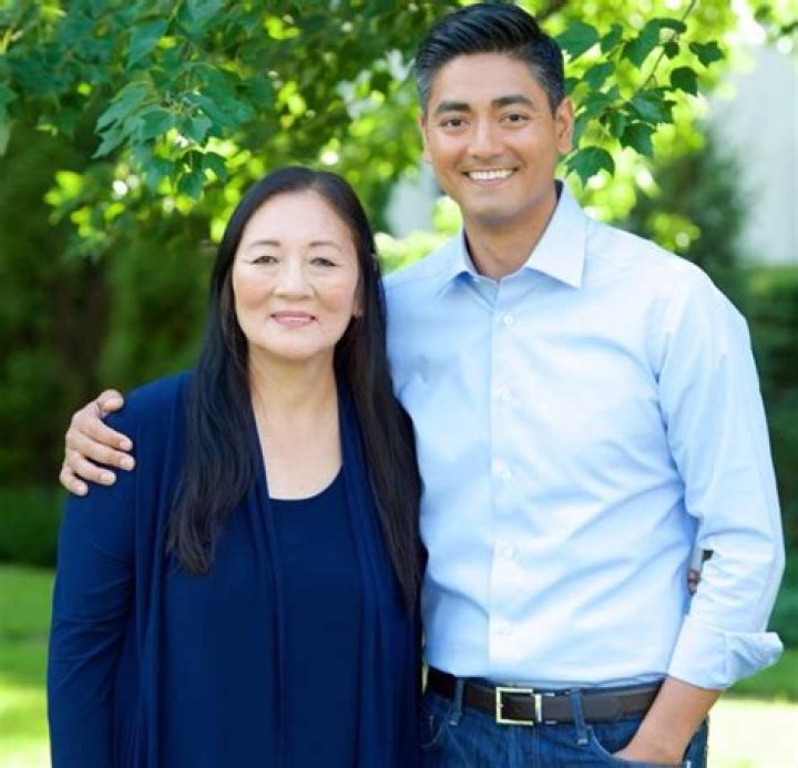 Aftab Pureval: Wiki, Bio, Age, Education, Family, Parents, Wife