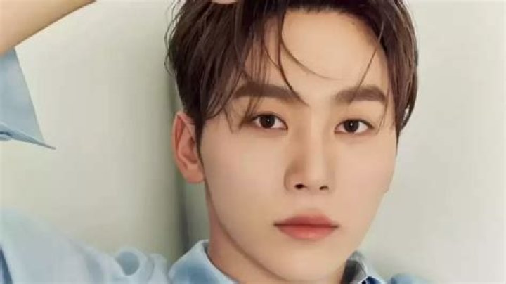 Age, Height, Parents, Net Worth, Girlfriend