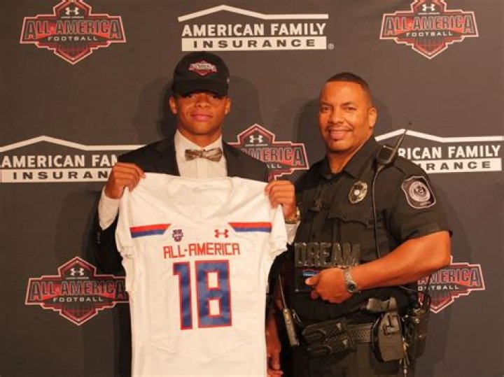 Age, Position, NFL Career, Parents, Net Worth