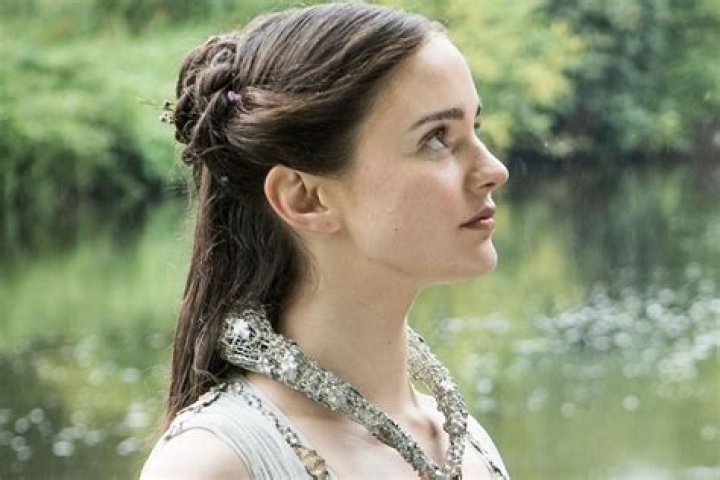 Aisling Franciosi wiki, Age, Affairs, Net worth, Favorites and More