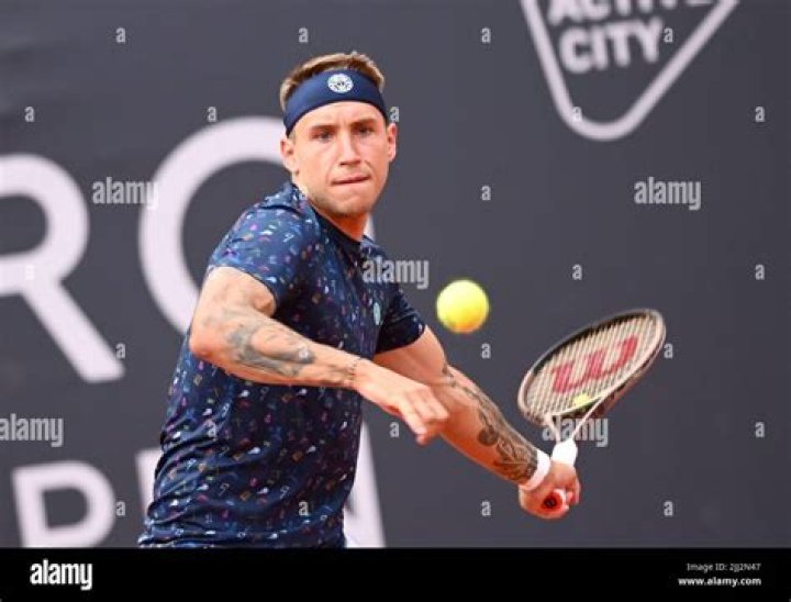Alex Molčan Tennis Career, Wife, Net Worth, Salary, Family