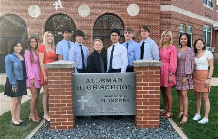 Alleman announces Prom Court | OurQuadCities