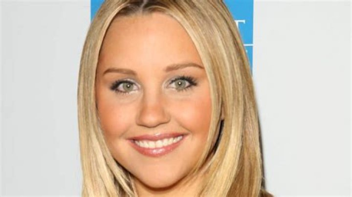 Amanda Bynes sports platinum mullet, blue eyebrows and shares her ‘secret’ to looking ‘good’