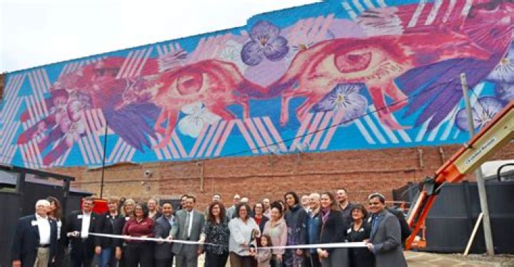 Another new mural brightens downtown Moline