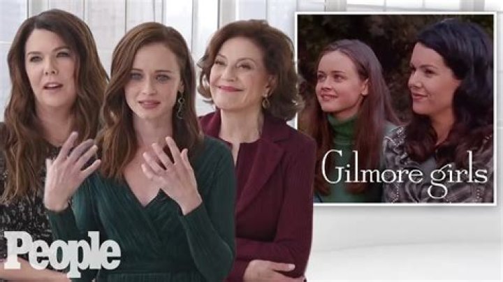 Are 'Gilmore Girls' Lauren Graham & Alexis Bledel Friends in Real Life? They're Not as Close as You'd Hope