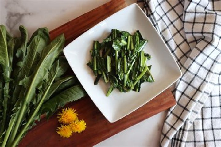 Are dandelion greens like arugula?