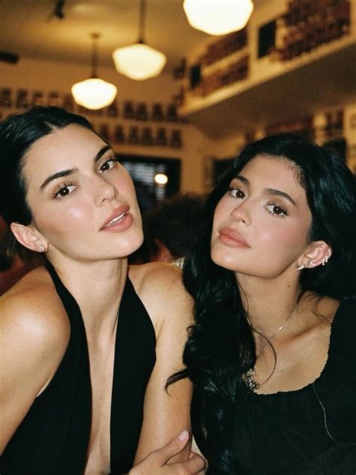 Are Kendall & Kylie Jenner Twins? Apparently, A Lot Of People Aren't Keeping Up With The Kardashians