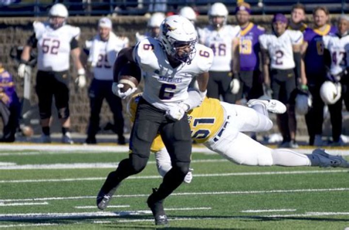 Augustana football players help tackle lead pipe issues