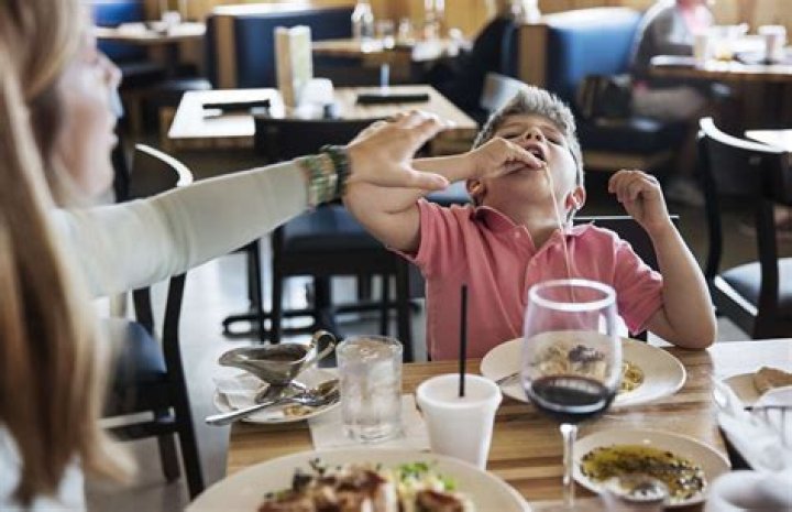 ‘Avoid This Place at All Costs’: Customers Say Georgia Restaurant Charges Parents $50 Fee When Children Misbehave While Dining Out
