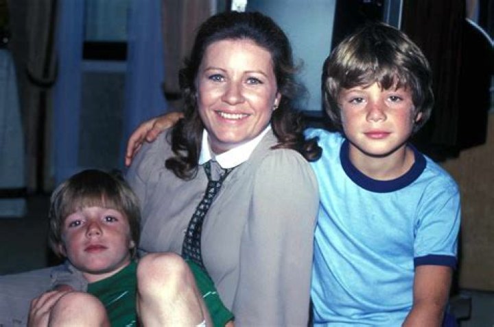 Barry & Meryl Lipstein: Who Are They? Skylar Astin’s Parents, Spouse and Net Worth