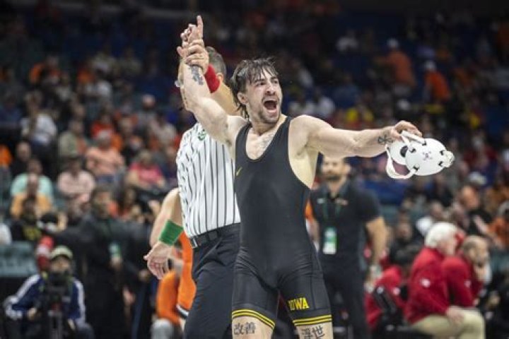 Bettendorf Wrestling advances to 3A state duals
