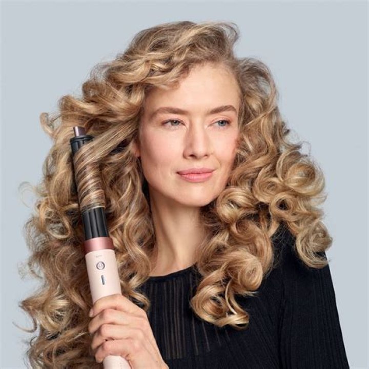 Beyoncé's New Post *Finally* Convinced Us To Purchase A Dyson Airwrap