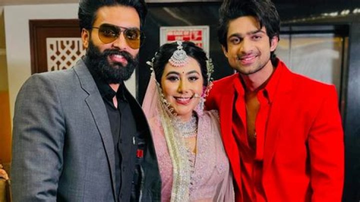 Bigg Boss 17's Abhishek Kumar attends Udaariyaan co-actor Chetna Singh's wedding; pose for happy PICS