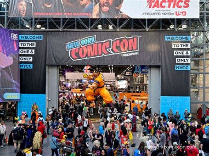 Bleach Cosplayer Brings a Favorite Villain to New York Comic Con
