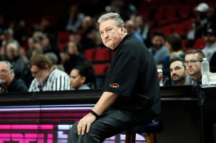 Bob Huggins uses homophobic slur on radio