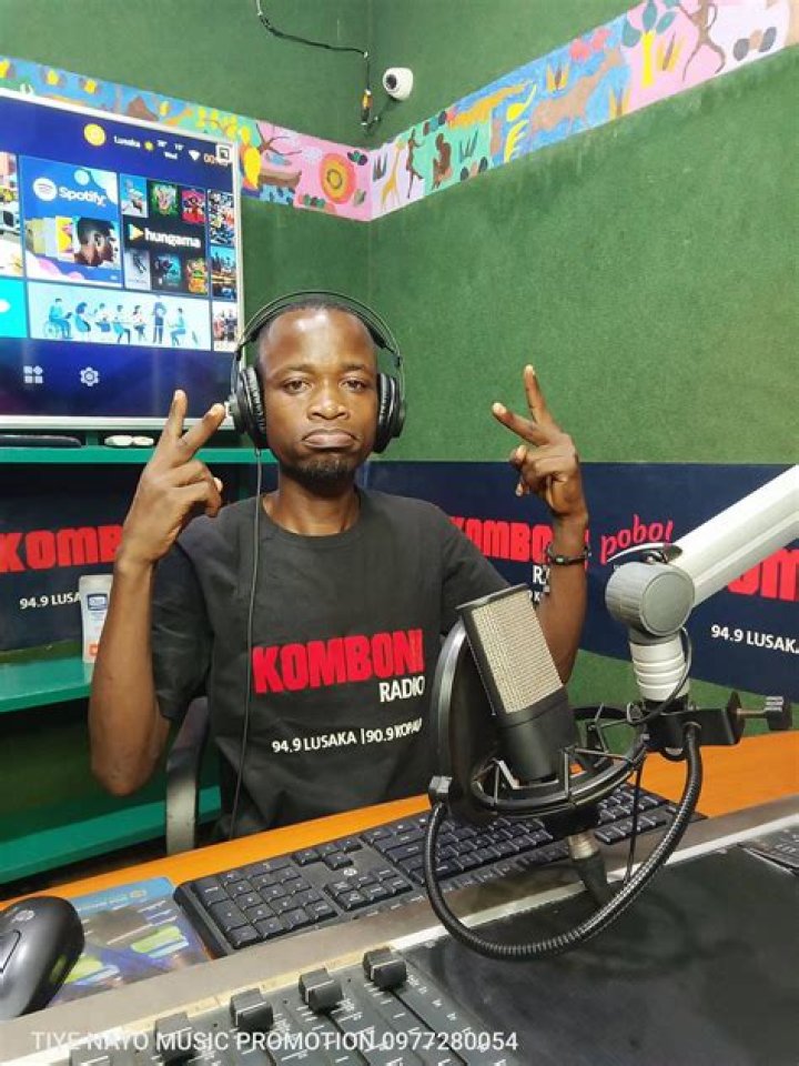 Boston Russell, Mwana wa Kurt Russell | Zaka, Galu, Ubale, Abale, Mtengo Wokwanira, Ntchito 2022.