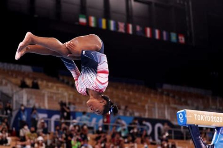 bràmair Simone Biles (Stacey Ervin Jr), Wikipedia, Pàrantan, Àirde agus luach lom