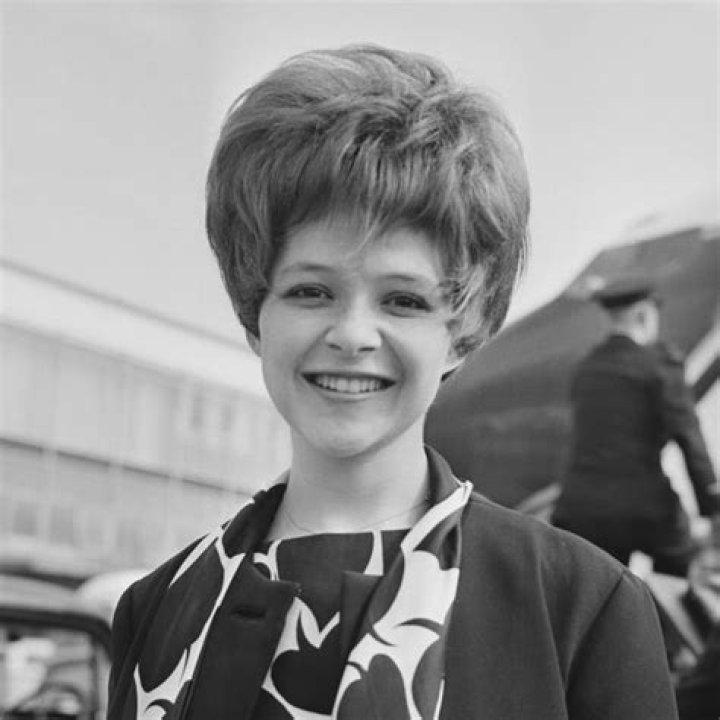 Brenda Lee - Songs, Age & Jambalaya
