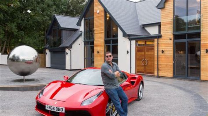 Building Britain’s Superhomes viewers have a lot of complaints about host Guy Phoenix
