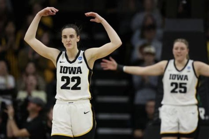 Caitlin Clark’s buzzer-beating 3 lifts No. 6 Hawkeyes over No. 2 Indiana