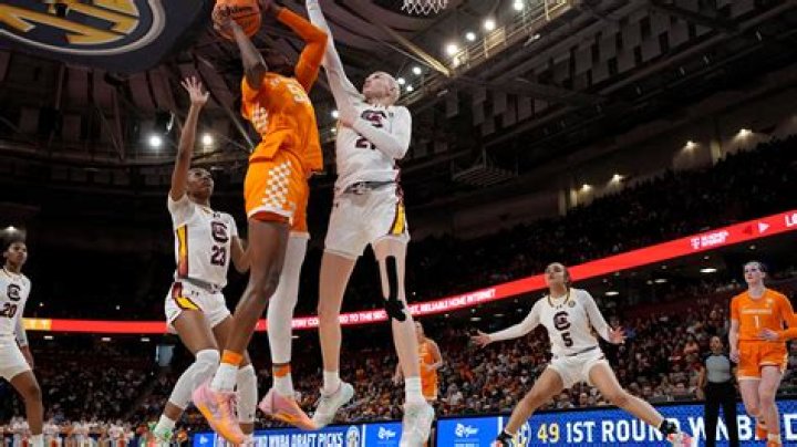 Cardoso’s first-ever 3 rescues No. 1 South Carolina at SEC Tournament with 74-73 win over Lady Vols