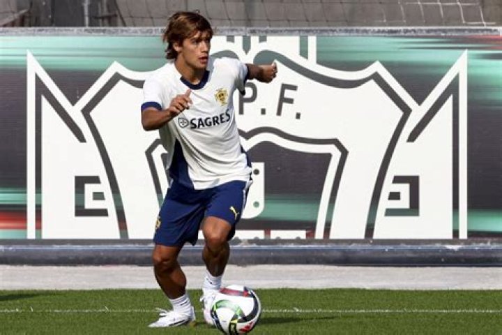 Carlos Mora - Player profile 23/24