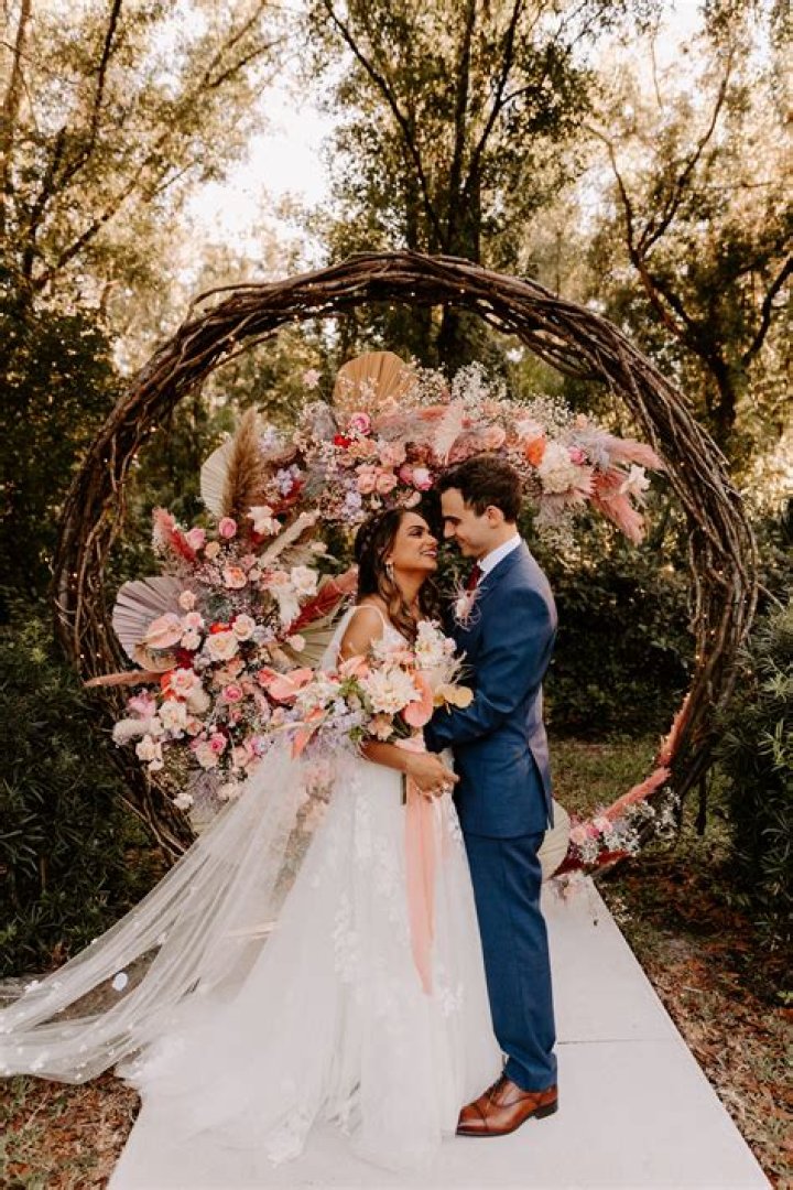 Chelsea Houska looks stunning at fairytale wedding reception: See the amazing photos