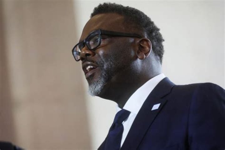 Chicago to extend migrant shelter stay limits over concerns about long-term housing, employment